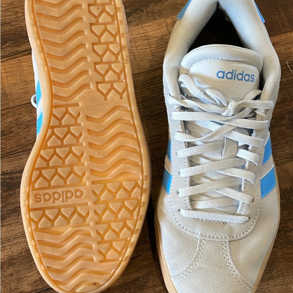 Adidas 	Women's VL Court